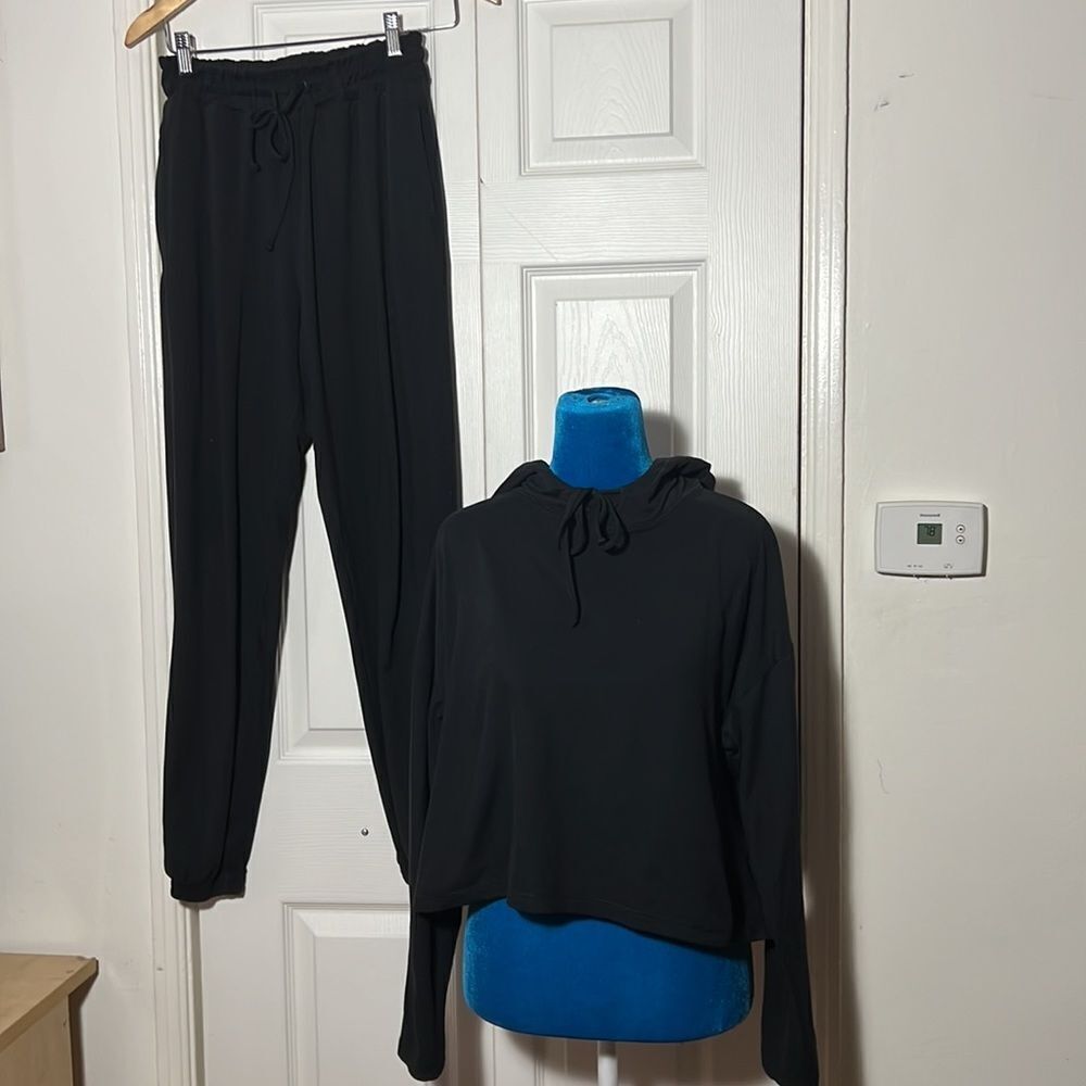 Girlfriend Collective Set Cropped Hoodie and Jogger XS Excellent Condtion Soft - Picture 2 of 5